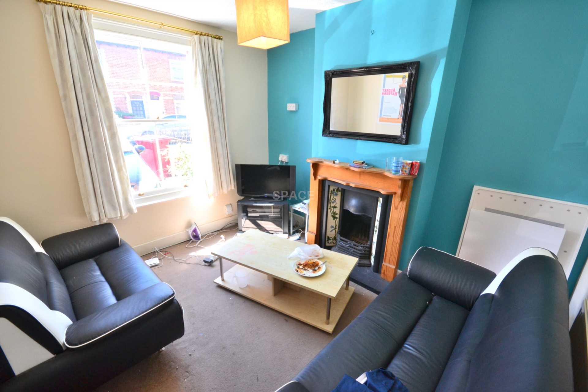 Flat Carnarvon Road in Reading