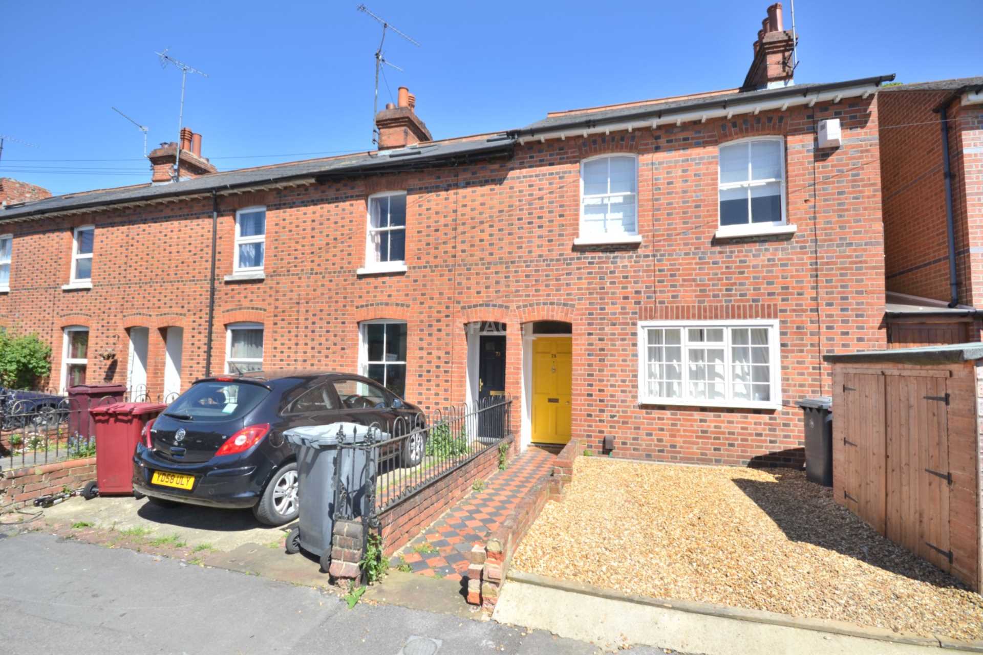 Flat Carnarvon Road in Reading
