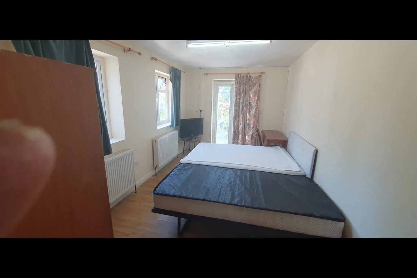Flat Vicarage Farm Road in Greater London