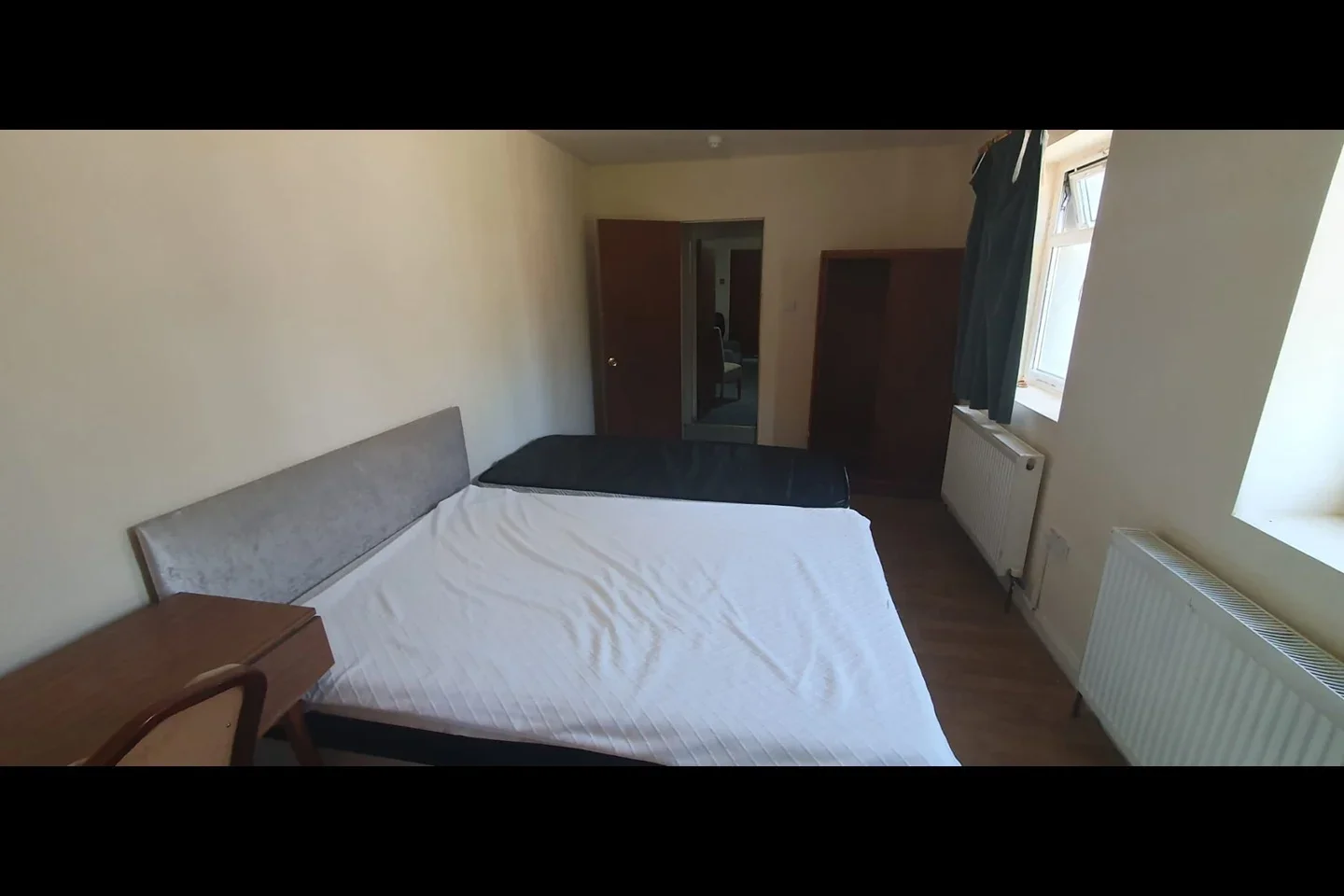 Flat Vicarage Farm Road in Greater London