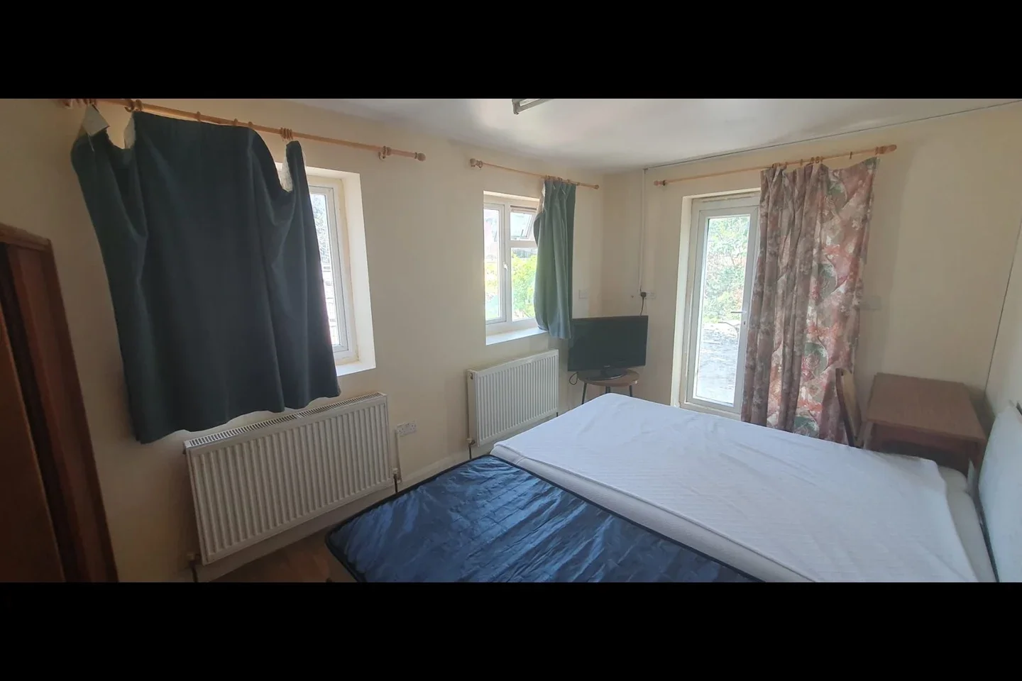 Flat Vicarage Farm Road in Greater London