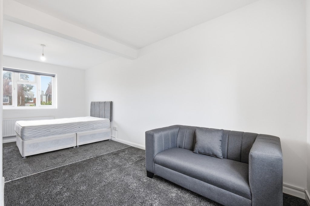 Room Masters Close in Luton