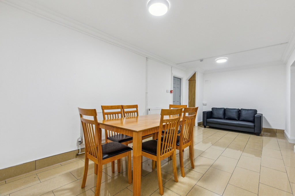 Room Masters Close in Luton