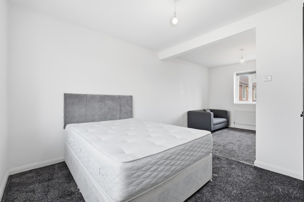 Room Masters Close in Luton
