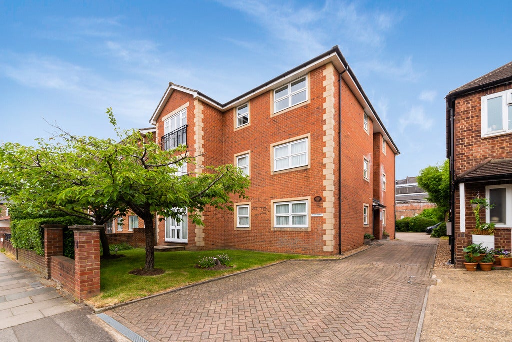 Flat Cobden Mews in Greater London