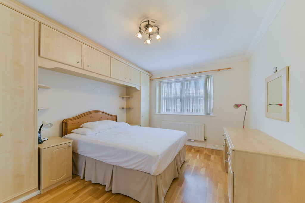 Flat Cobden Mews in Greater London