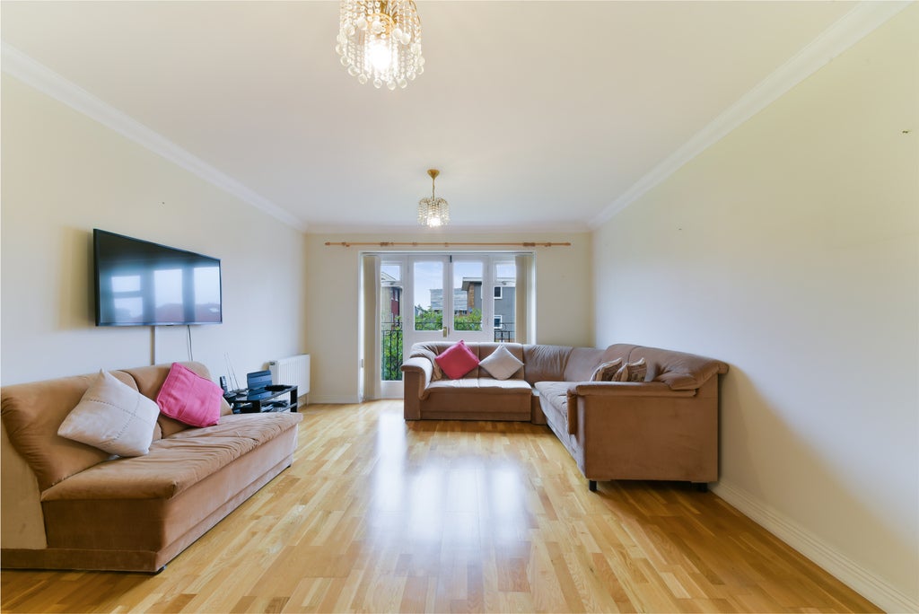 Flat Cobden Mews in Greater London