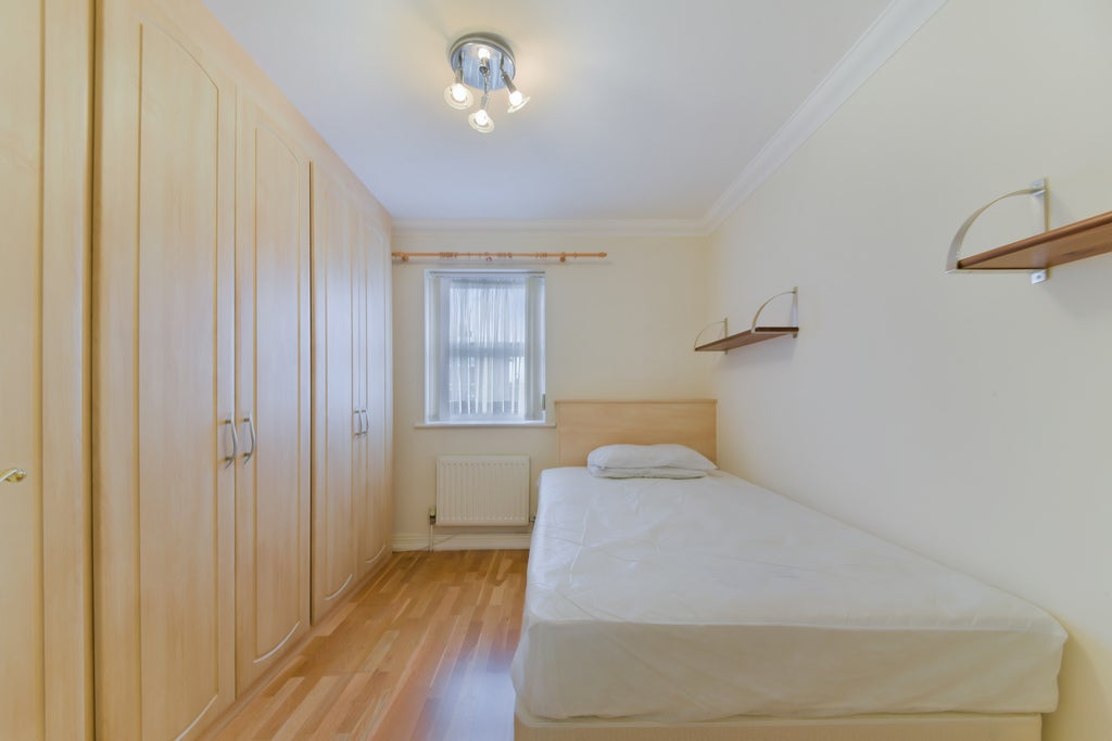 Flat Cobden Mews in Greater London