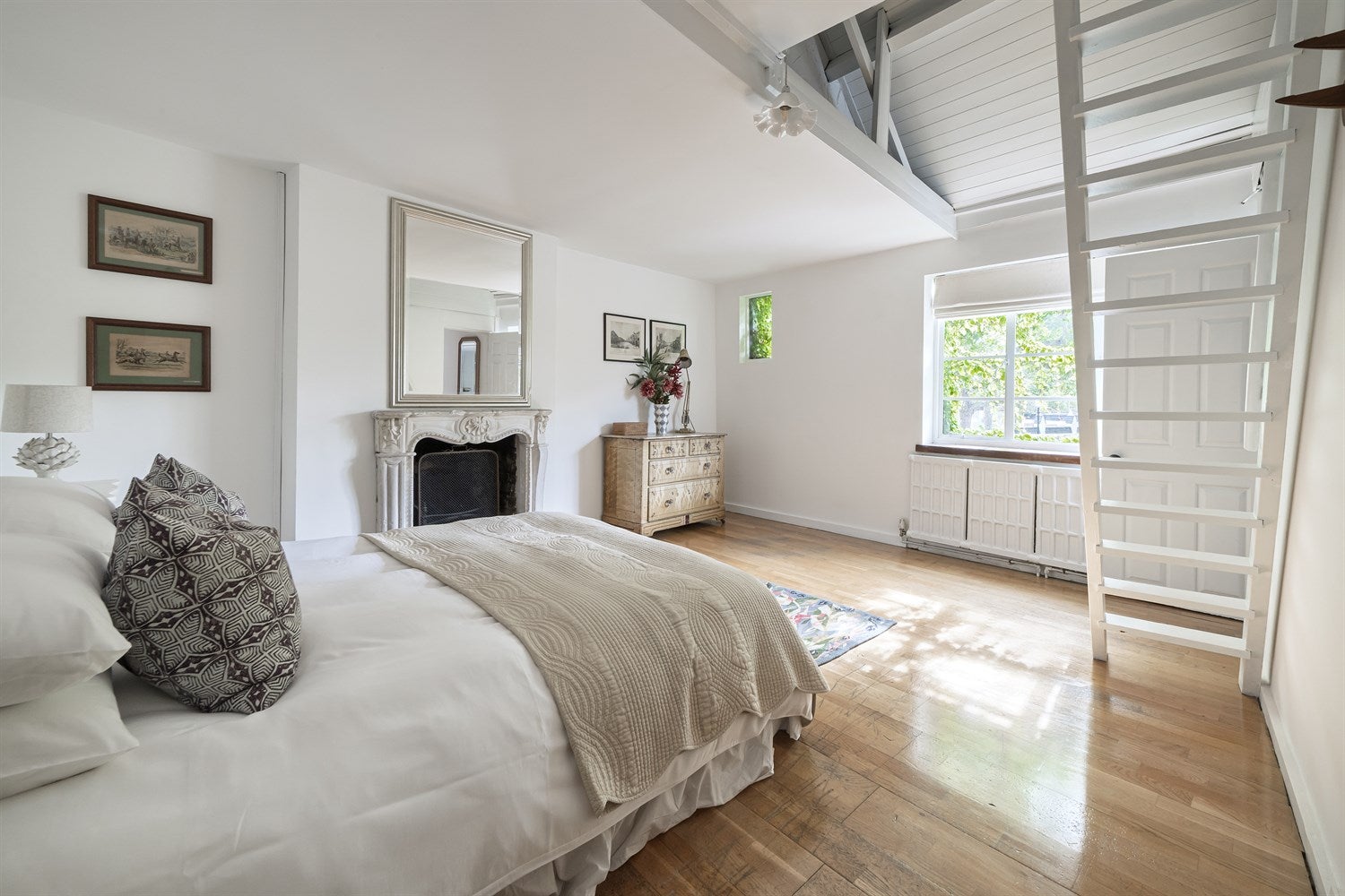 Flat Conlan Street in Greater London