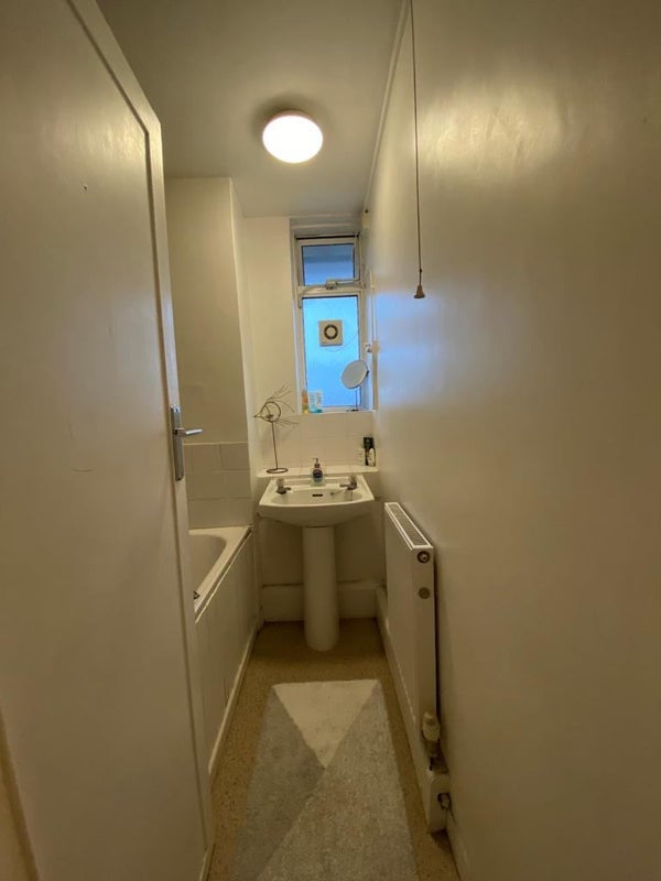 Room Stewarts Road in Greater London