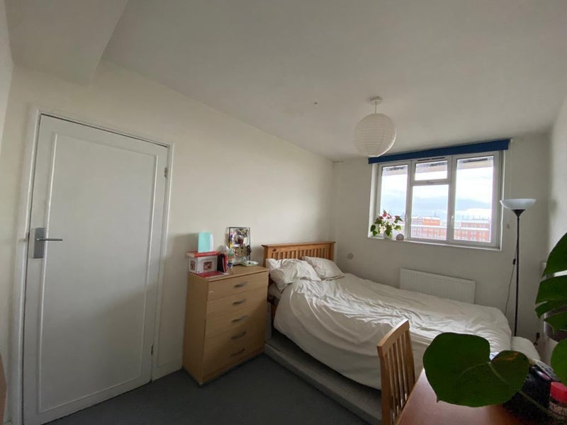 Room Stewarts Road in Greater London