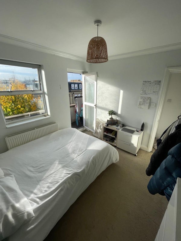 Room Radipole Road in Greater London