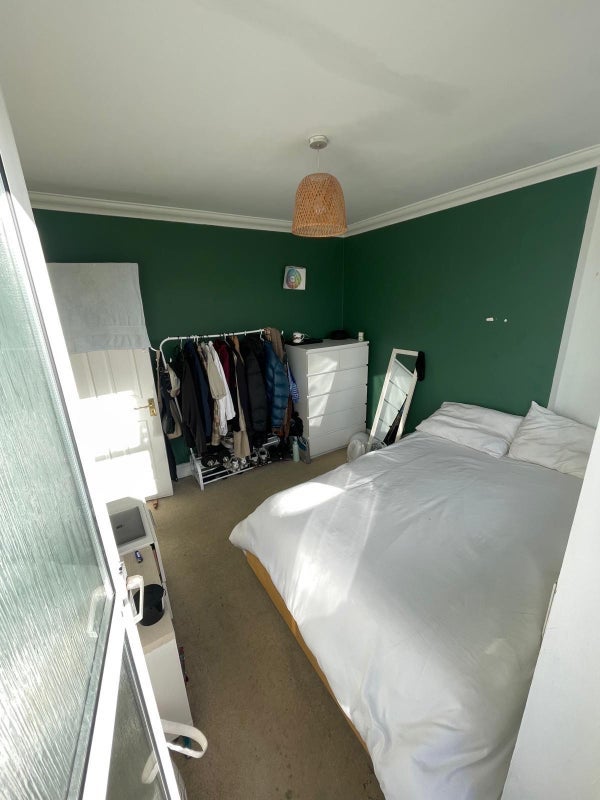 Room Radipole Road in Greater London