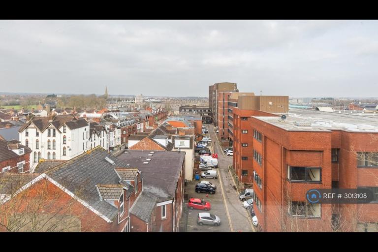 Flat Farnsby Street in Swindon