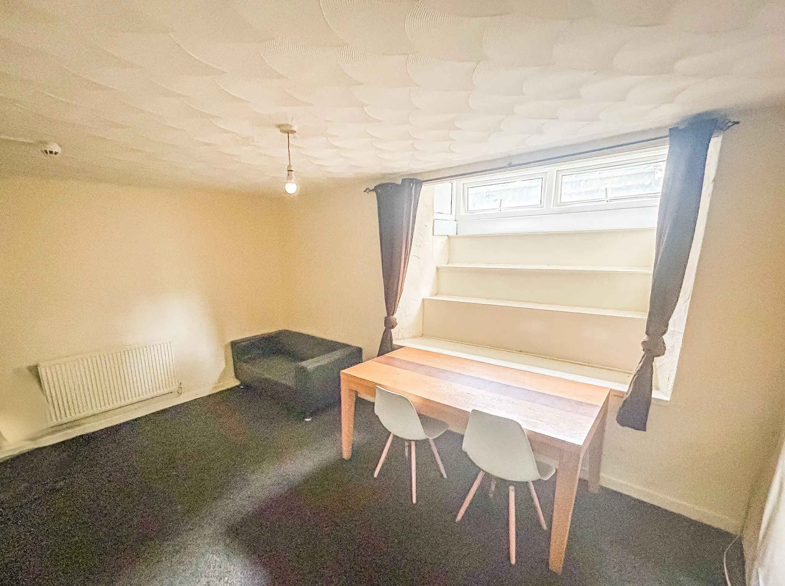 Room Broadway in Pontypridd