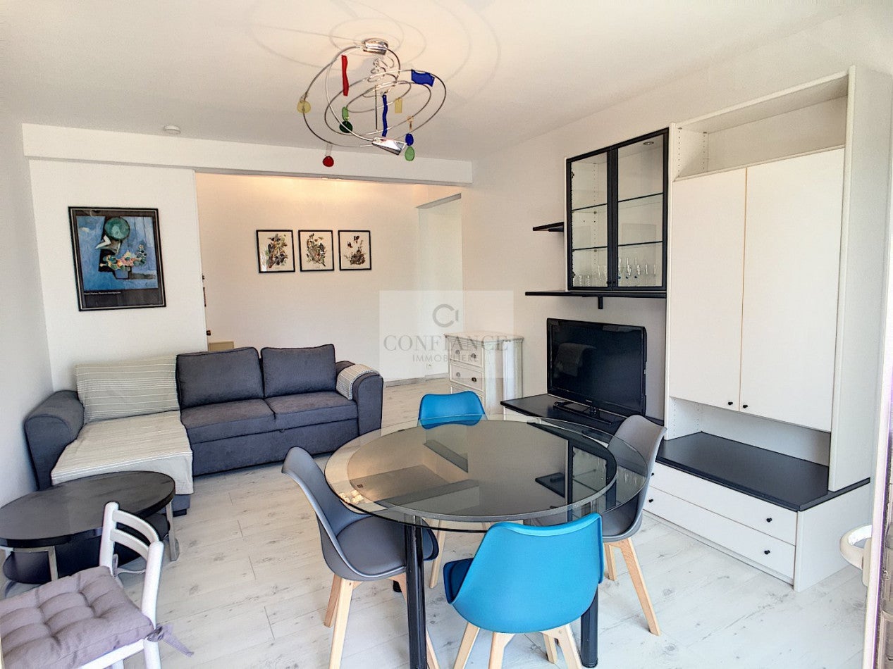Flat Avenue Primerose in Nice