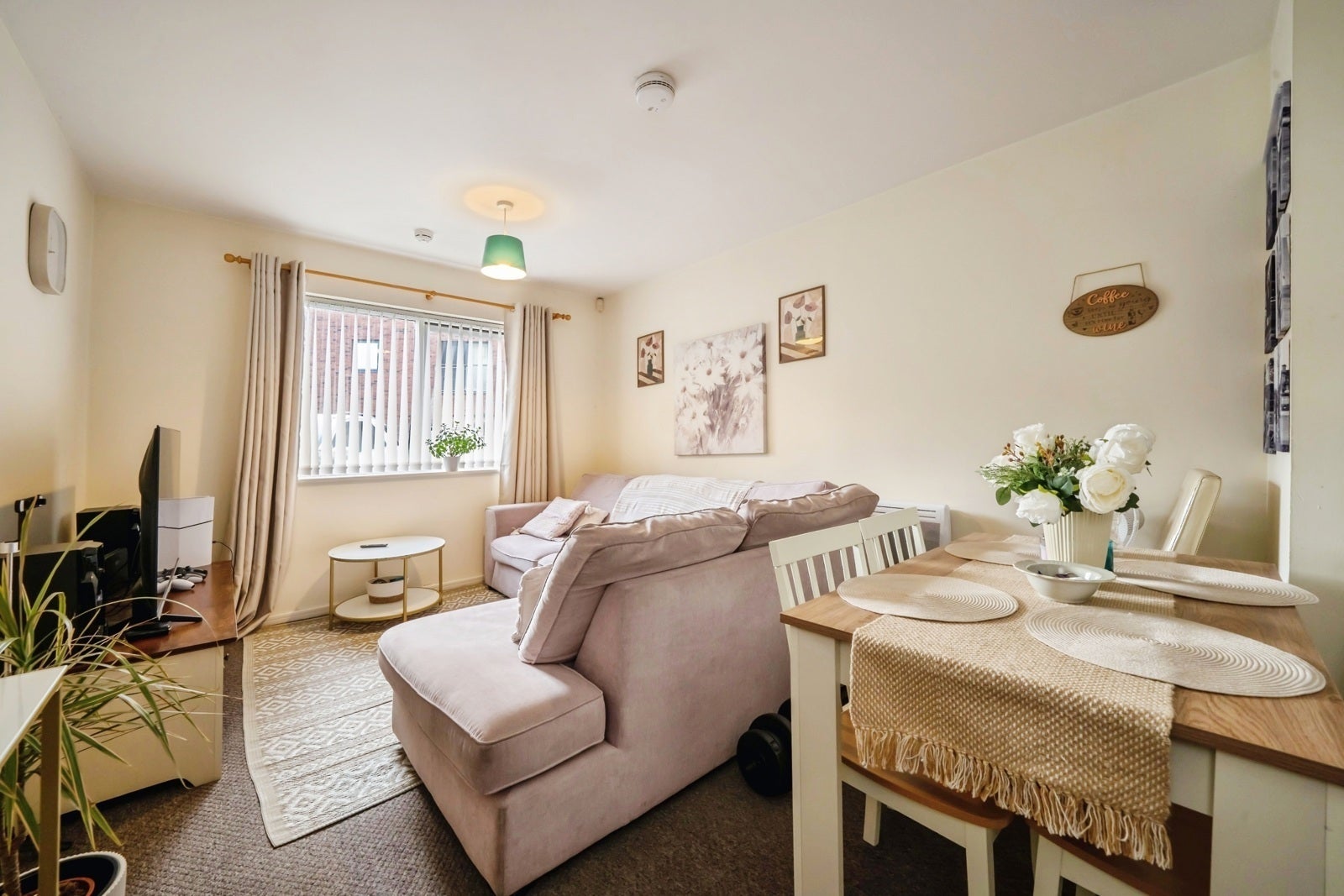 Flat Dutton Court in Warrington