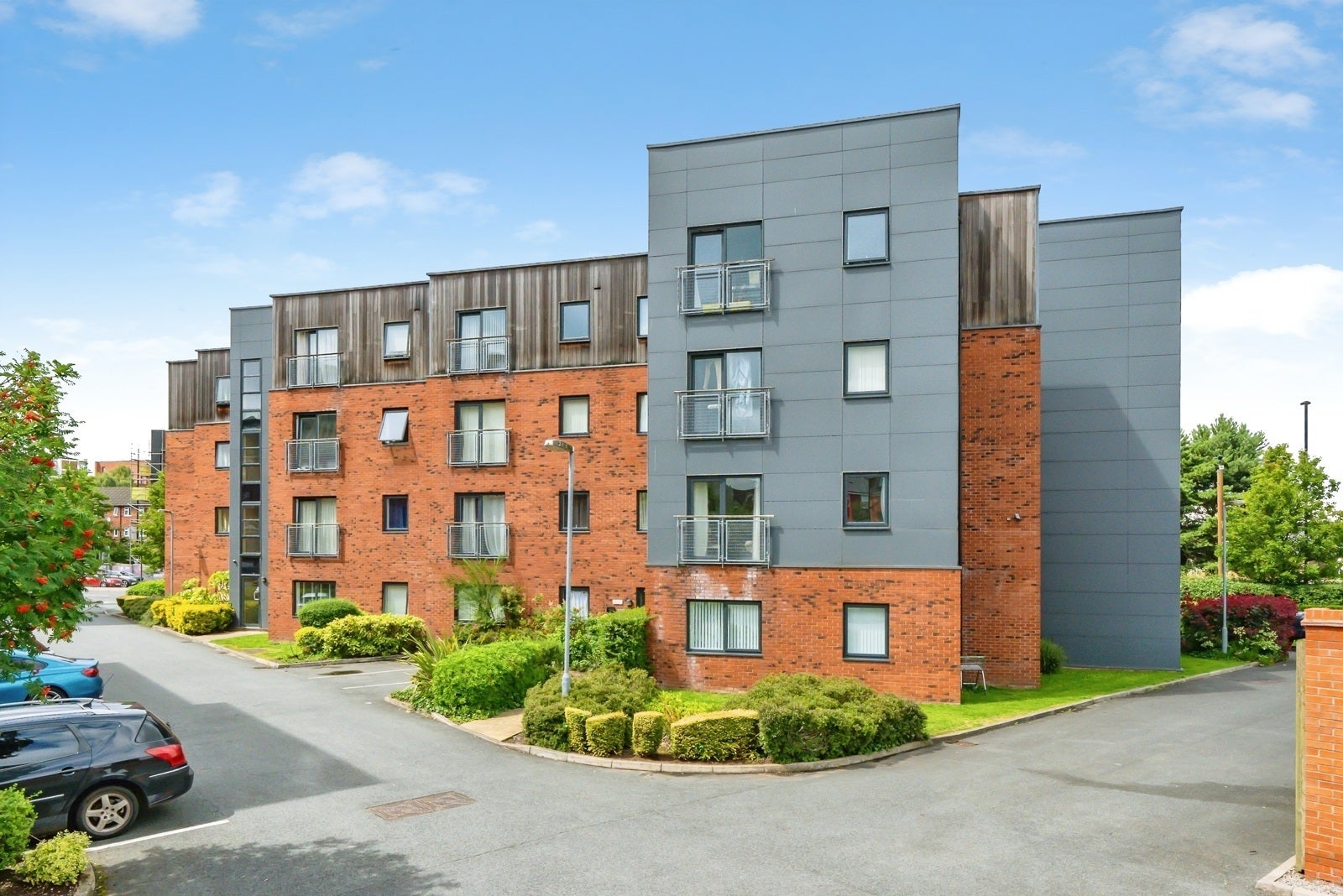 Flat Dutton Court in Warrington