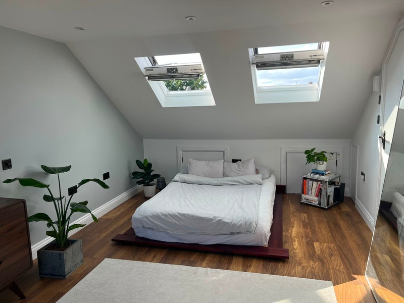 Room Warren Road in Greater London