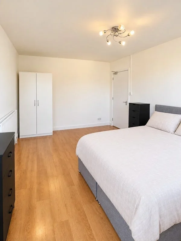 Flat Teversham Lane in Greater London