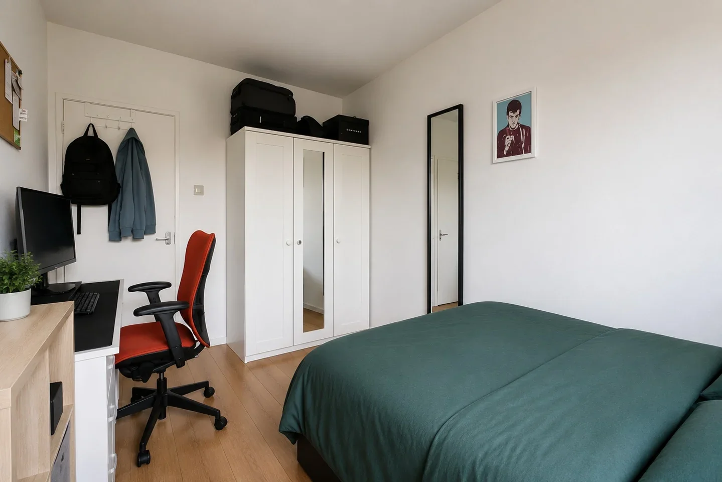 Flat Teversham Lane in Greater London