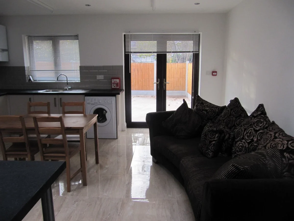 Room Cameron Road in Greater London