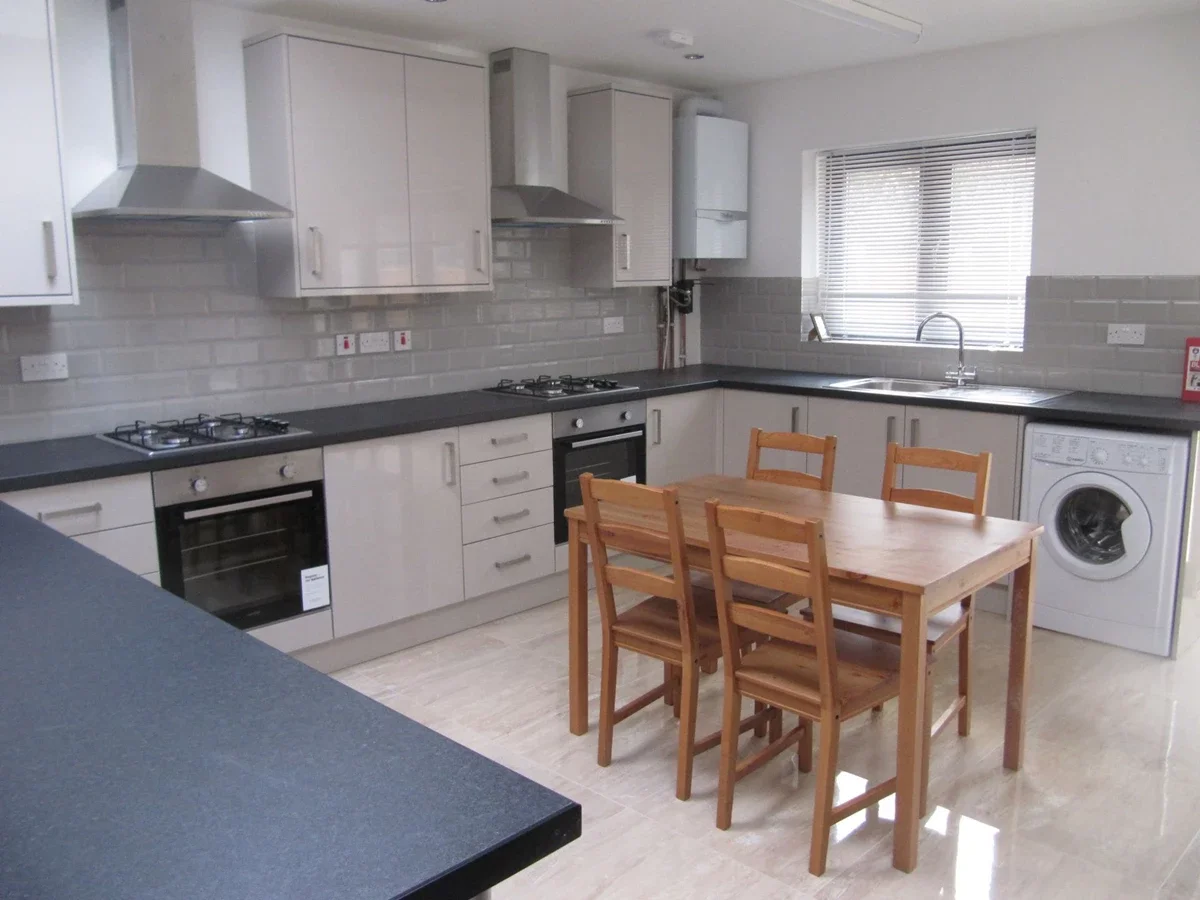 Room Cameron Road in Greater London