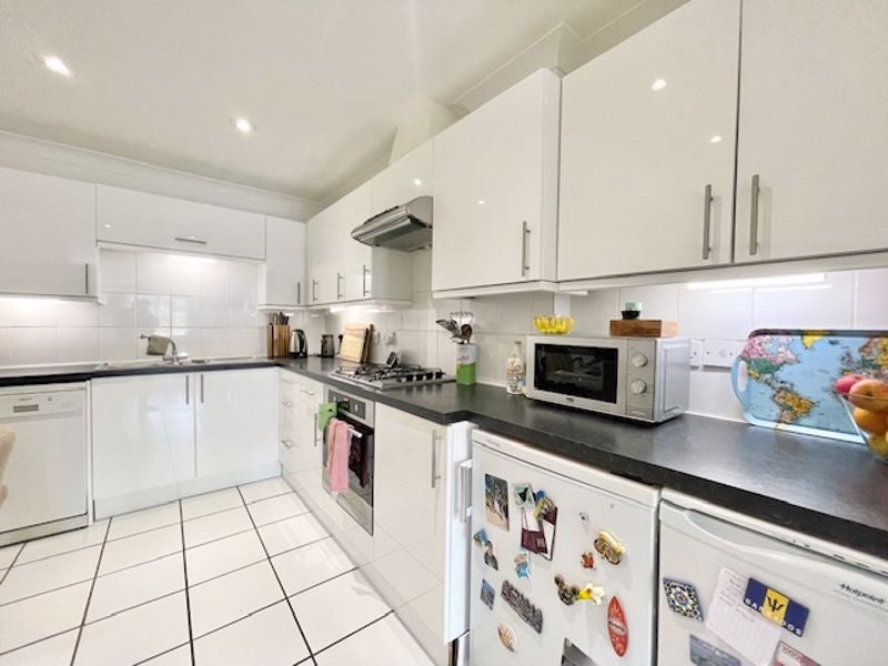 Flat Plumbers Row in Greater London