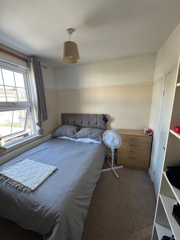 Room Thurleigh Road in Greater London