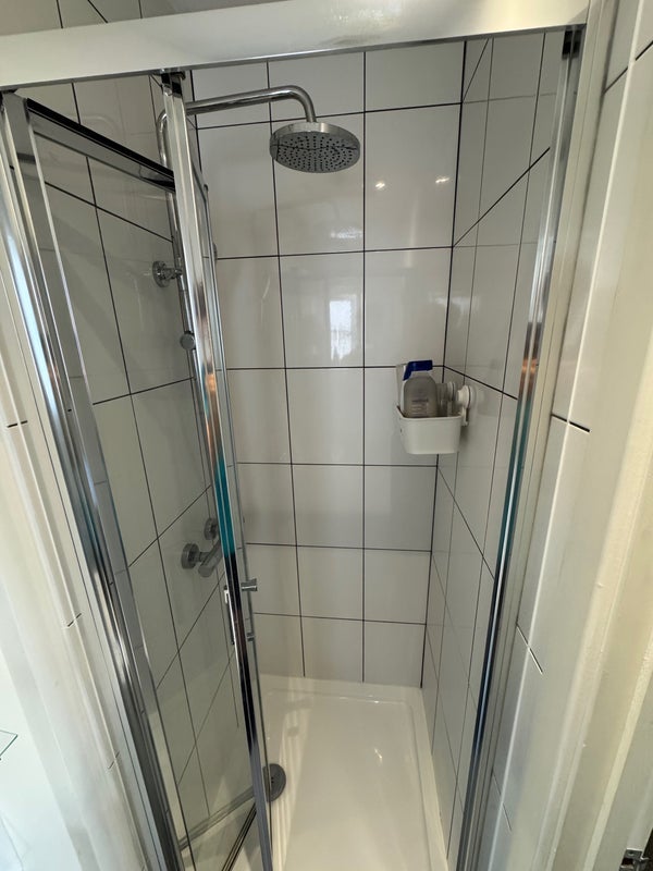 Room Thurleigh Road in Greater London