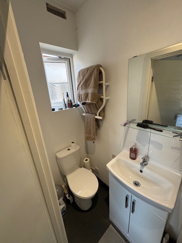 Room Thurleigh Road in Greater London