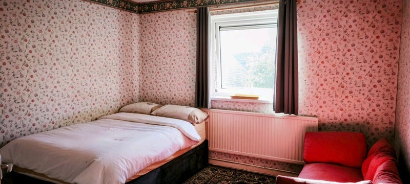 Room Hanover Court in Barry