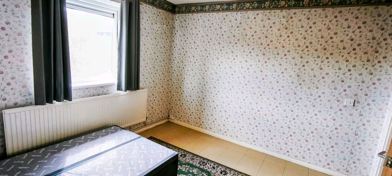 Room Hanover Court in Barry