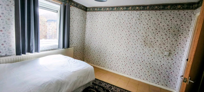 Room Hanover Court in Barry