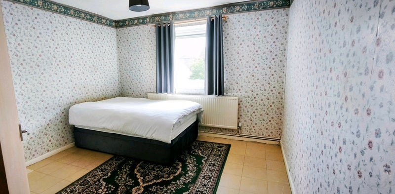 Room Hanover Court in Barry
