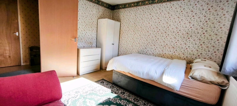 Room Hanover Court in Barry