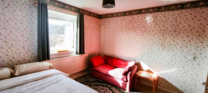 Room Hanover Court in Barry