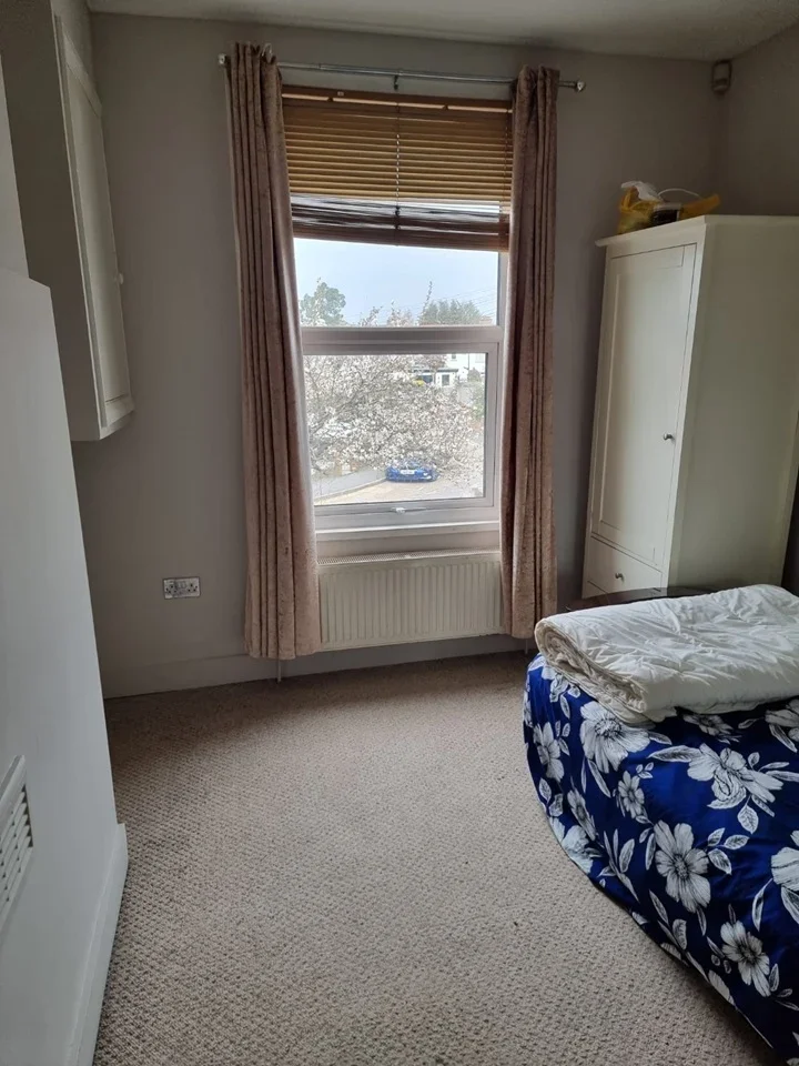 Room Fortescue Road in Greater London
