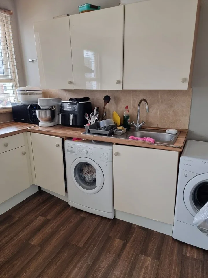 Room Fortescue Road in Greater London