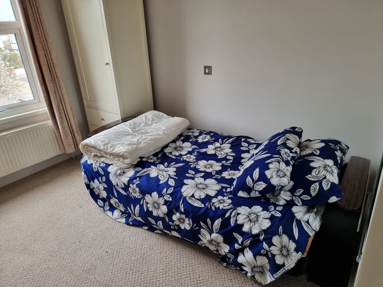 Room Fortescue Road in Greater London