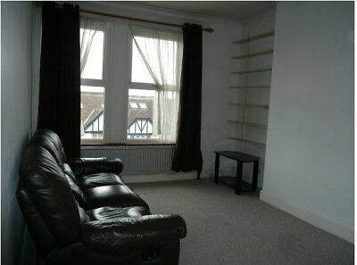 Flat Heyford Avenue in Greater London