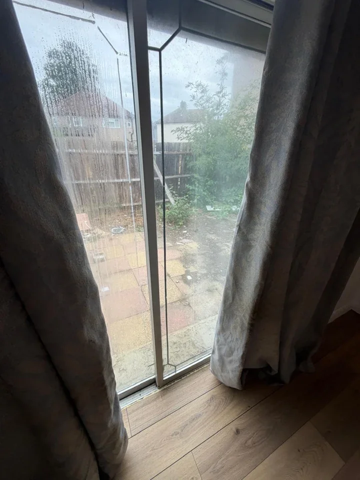 Flat Robinson Road in Greater London