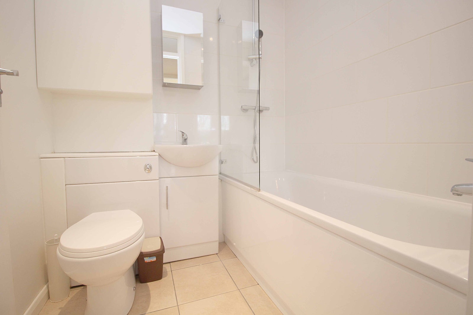 Flat Heenan Close in Greater London
