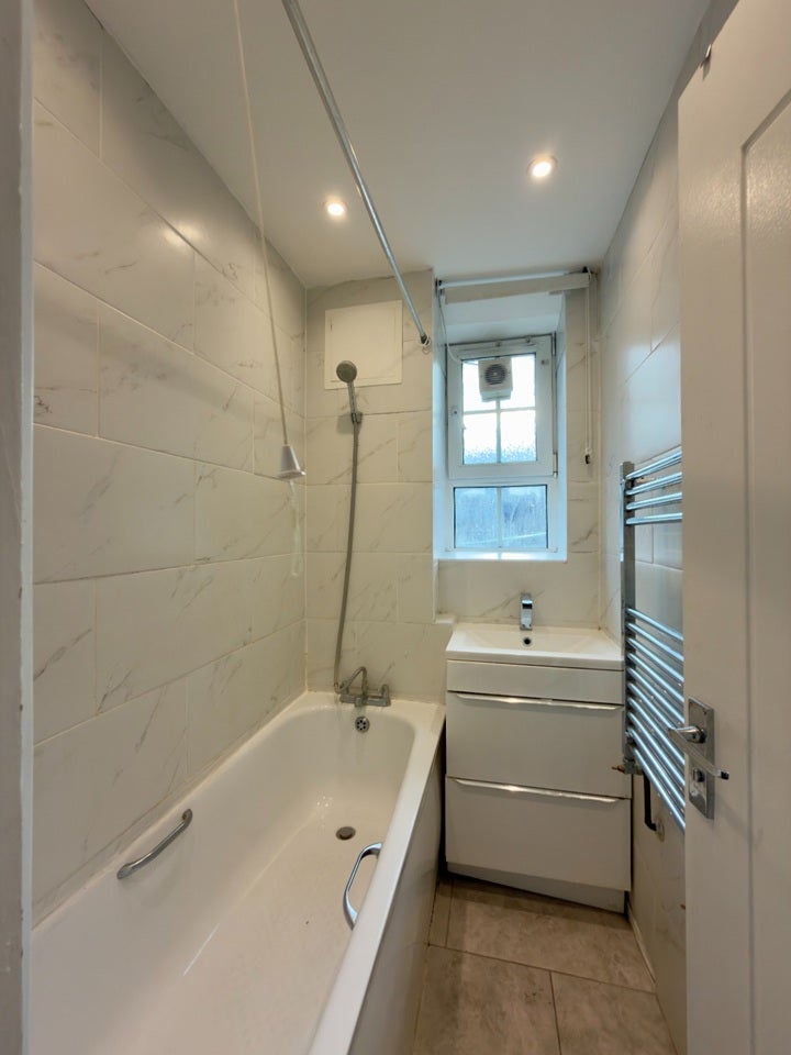 Room Union Road in Greater London