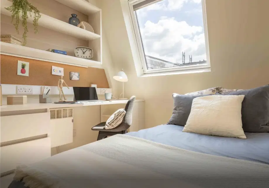 Flat Holloway Road in Greater London