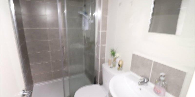 Room Rawcliffe Road in Liverpool
