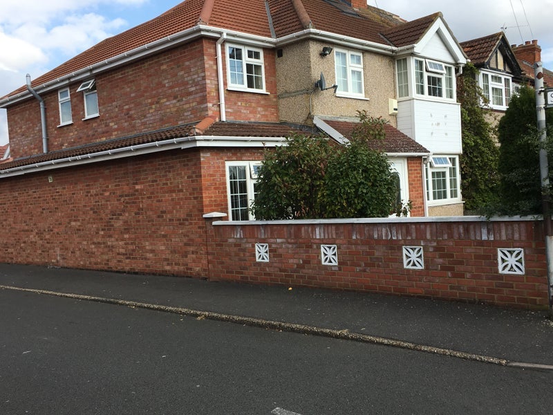 House Belfast Avenue in Slough