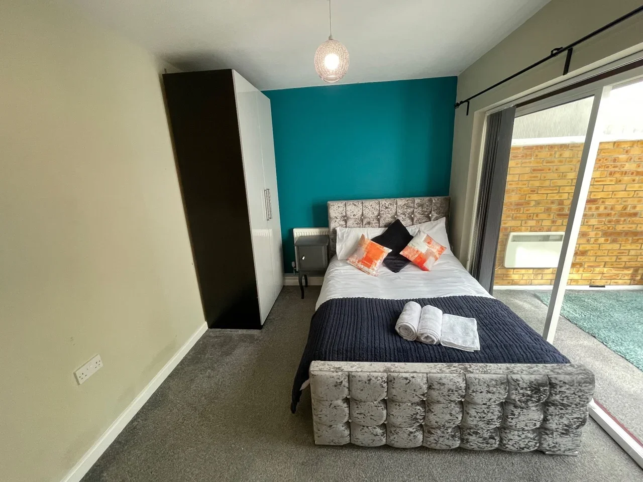 Room Mayhew Crescent in High Wycombe Community Board