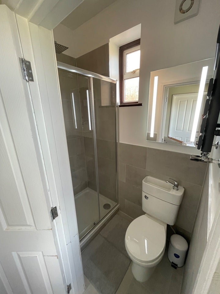 Room Mayhew Crescent in High Wycombe Community Board