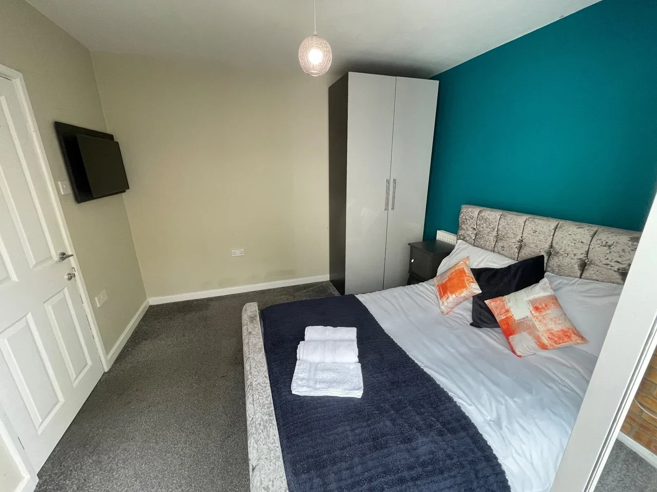 Room Mayhew Crescent in High Wycombe Community Board